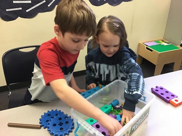 students using makerspace
